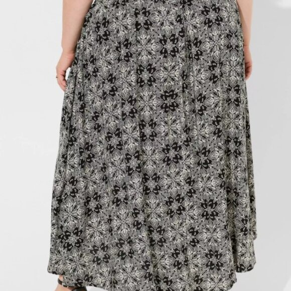 Torrid size 4 Bandana Paisley Maxi Challis Smocked Waist Tie Skirt - Picture 5 of 10